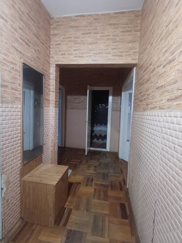 купить квартиру в 12 микрорайоне бишкек: 2 комнаты, 52 м², 106 серия, 9 этаж, Старый ремонт