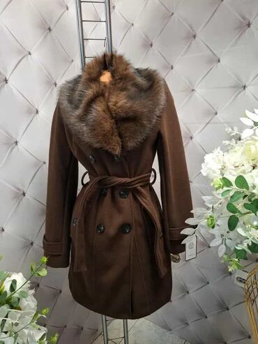 Kaputi: Ženski kaput sa krznenim reverom - Model: elegantan kaput srednje — 7