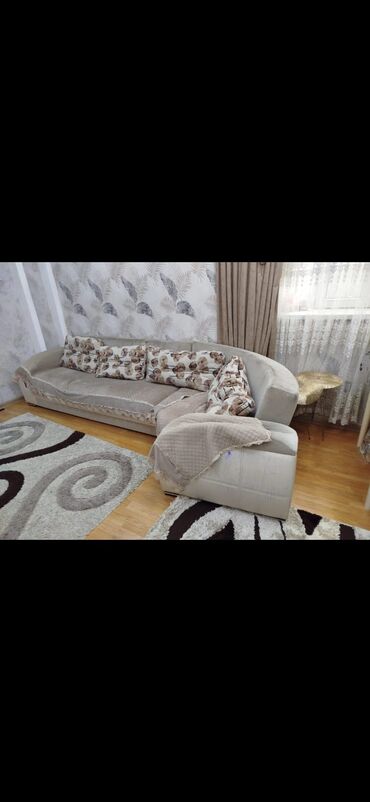 Giriş qapıları: Künc divan