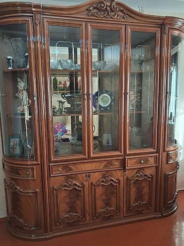 korka: Klassik üslubda iri vitrin-bufet - Material: təbii ağacdan — 1