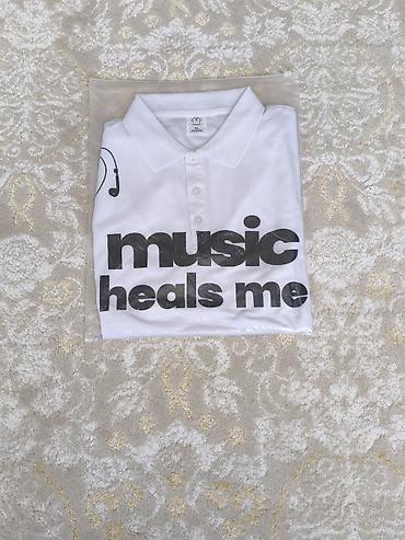 из америки футболки: Белая футболка-поло с принтом “music heals me”. Характеристики: - — 1