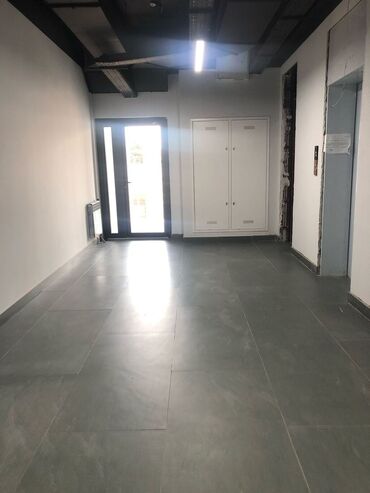 юрист недвижимость: Сдаю Офис, 150 м², В бизнес центре, 1 линия