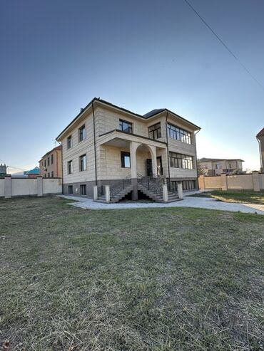 Долгосрочная аренда домов: 420 м², 7 комнат, Балкон застеклен, Забор, огорожен, Парковка — 2