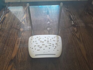 Modemlər və şəbəkə avadanlıqları: Salam modemdir təcili satıram almışam 112 azn teze işlək — 2