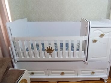 Для девочки и мальчика, Б/у, Четырехугольная, Колыбель, С бортиками, С матрасом, С механизмом качания