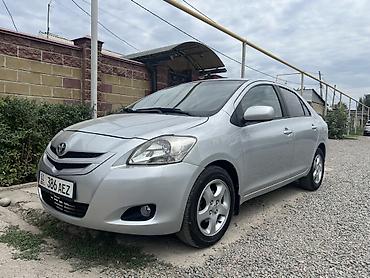 Toyota Yaris: 2008 г., 1.3 л, Автомат, Бензин, Седан