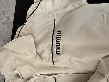 sud sağım: Açıq krem rəngli spor dəst - 2 hissə: yüngül jaket və şalvar - Ölçü — 8