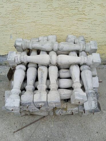 metalni kreveti na sprat: Na prodaju su armirane betonske lutkice Na prodaju je 40 komada i