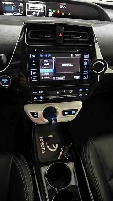 тайота приус 2020: Toyota Prius: 2016 г., 1.8 л, Автомат, Гибрид, Хэтчбэк — 7
