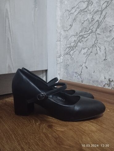 обувь женская классика: Туфли Размер: 38, цвет - Черный