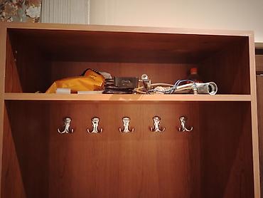 Mebel: İşlənmiş, 2 qapılı, Qəhvəyi, Açılan, Düz dolab — 3