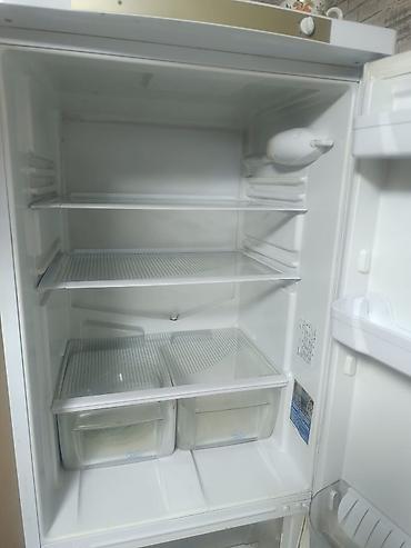 mini refrigerator: Холодильник Indesit с нижней морозильной камерой. - Классическая — 4