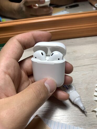 кейс airpods 3: Продаю AirPods 2/1 толко кейс