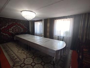 Продажа коттеджей и домов: Срочно продается двухэтажный дом со всеми удобствами, на первом этаже — 2