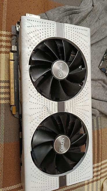 komputer dest: Sapphire NITRO ikili-fanlı videokart + LGA2011-3 platformu Videokart — 2