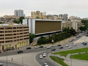 28 may qesebesi: Capital Tower