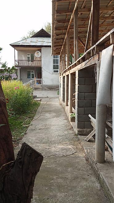 Продажа коттеджей и домов: Продаётся жилой дом с участком. Двухэтажный дом: - Балкон на втором — 1