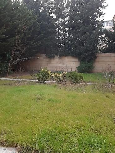 ev t: T. Əliyev küçəsində. Mülkiyyətdə 650m² olan. 7 sotda 4mərtəbəli 8 — 4