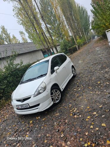 бу хово: Honda Fit: 2003 г., 1.5 л, Вариатор, Бензин, Хетчбек