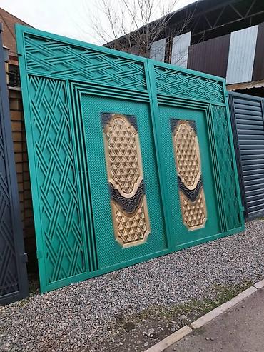 Распашные ворота: Металлические ворота с декоративными панелями .Ферма и навесом любой — 1