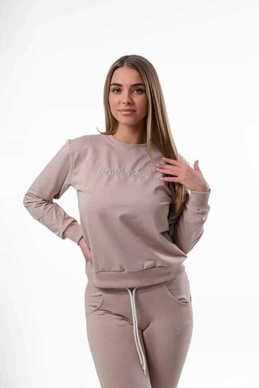 Gornji i donji deo: Zenske trenerke
S M L XL XXL
vezen znak Cena 2800 din. NABAVKA — 10