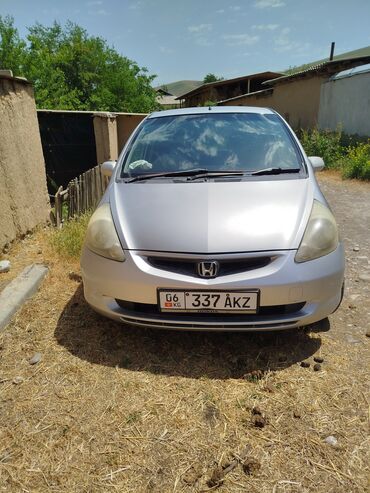бу машина: Honda Fit: 2001 г., 1.3 л, Автомат, Бензин, Седан