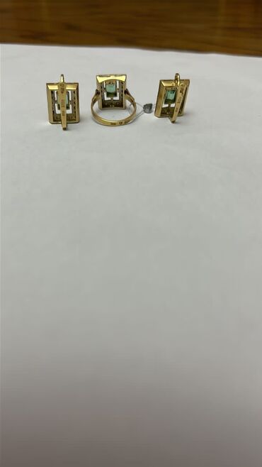 кольцо бишкек: Бриллиантовый комплект изумруд 750 пробы Московский ювелирный завод