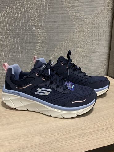 купить зимние кроссовки в бишкеке: Кроссовки, 38.5, 39, Skechers, Новый, цвет - Синий