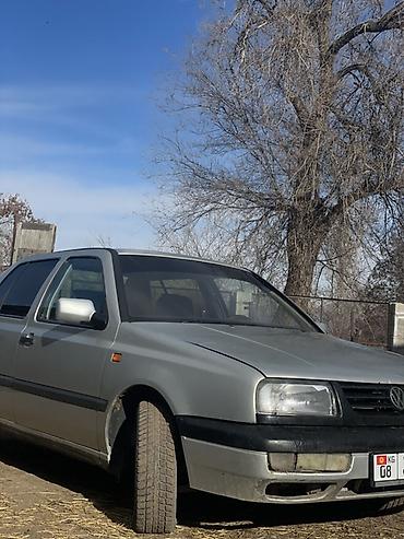 салон машины: Volkswagen Vento: 1993 г., 1.8 л, Механика, Бензин, Седан — 5