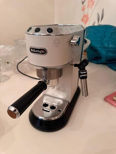 Другая техника для кухни: Кофемашина Delonghi, Полуавтоматическая, С капучинатором