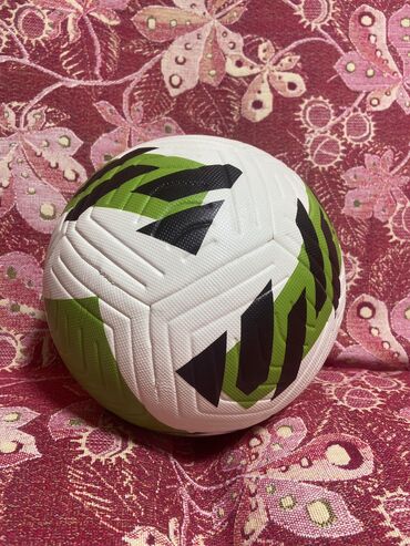 Мячи: Качественный мяч 
Размер 5