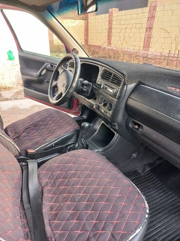 Volkswagen: Volkswagen Vento: 1994 г., 1.8 л, Механика, Бензиновая, Седан — 10