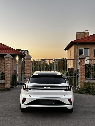 byd e1: Zeekr 001: | 2024 г. Лифтбек — 7