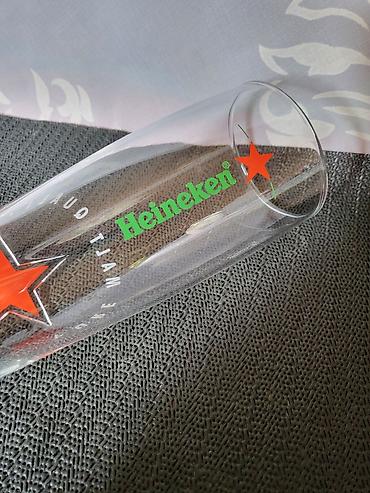 Čaše: Case nove za pivo Heineken. Case nove,sve na njima odsjaj od svetla — 13