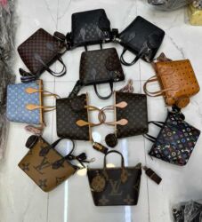 Putni koferi i torbe: Torbe
Cena:4400 din

Veličina:30x20cm
Svaka torba ima serijski broj — 12