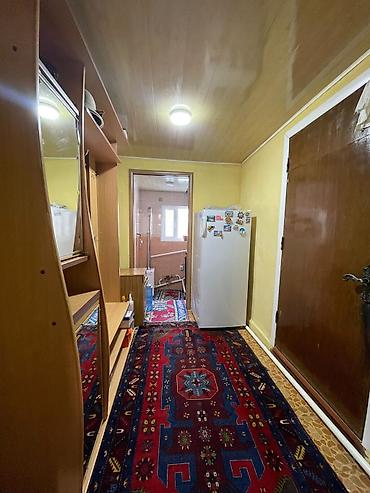 Продажа коттеджей и домов: Продается дом. Фасад здания утеплен и выполнен в ярком оттенке, что — 11