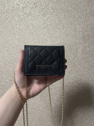 цеп чынжыр: Небольшой черный кошелек-сумочка Charles & Keith. Копия (не