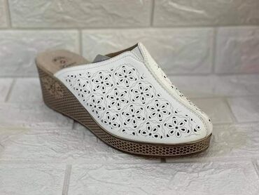 Papuče: 36-40
1500din — 2