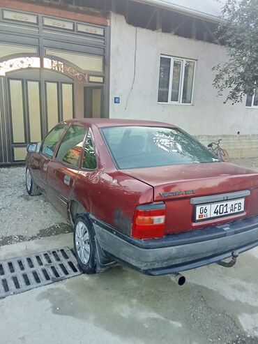 раритетные авто: Opel Vectra: 1992 г., 1.6 л, Механика, Бензин, Седан