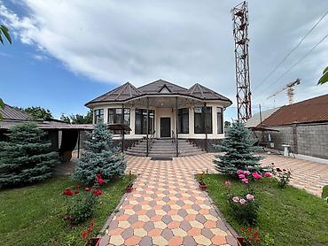 Продажа коттеджей и домов: 5 и более комнат, 155 м², 5 соток, Бишкек, ул. Алматинка / Чуй Агентство недвижимости — 1