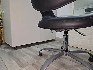 Salon, tibbi mebel: Dairəvi formalı salon/ofis kreslosu - Material: qara süni dəridən — 2