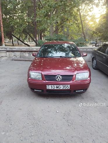 qapi zili: Volkswagen Bora sedan – borda/qırmızı rəng. - Kuzov: 4 qapılı — 3