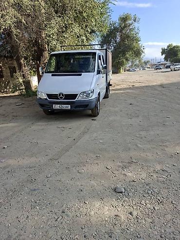 спринтер бортовой 4 4: Mercedes-Benz Sprinter, бортовой грузовой фургон белого цвета — 2