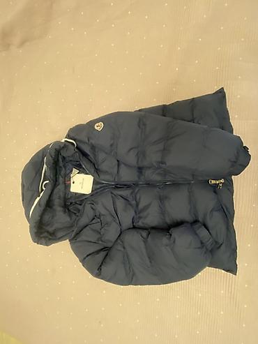 синее: Пуховик Moncler, темно‑синий - Тёплая стёганая модель с природным — 3