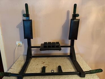 Turniklər və bruslar: Universal turnik–parallel qollar–qarn pressi üçün divar trenajoru — 1