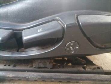 Auto delovi: Dva crna prednja auto sedišta presvučena kožom, pogodna za zamenu ili na lalafo.rs — 10 Auto delovi: Dva crna prednja auto sedišta presvučena kožom, pogodna za zamenu ili — 10