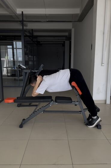 Скамьи для жима: Скамья для жима лёжа Гиперэкстензия: 11000 сом Тренажер для пресса — 4