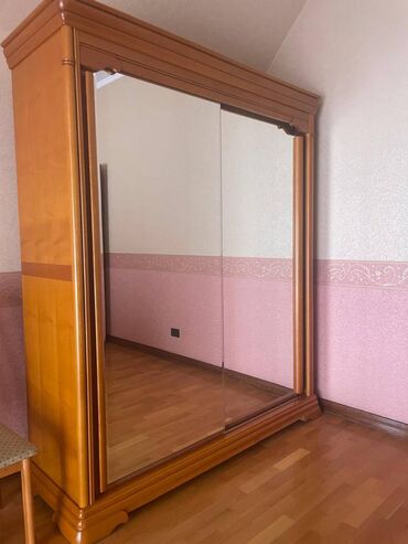 Yataq otağı dəstləri: Albalı ağacından hazırlanmış yataq otağı mebel dəsti satılır. Mebellər