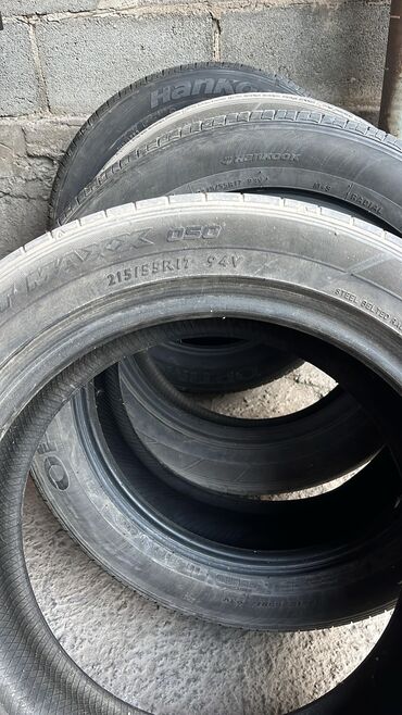 Шины: Продаю летних шин 4 штук 2 Hankok 2 Dunlop. срочно размер 255 55 17