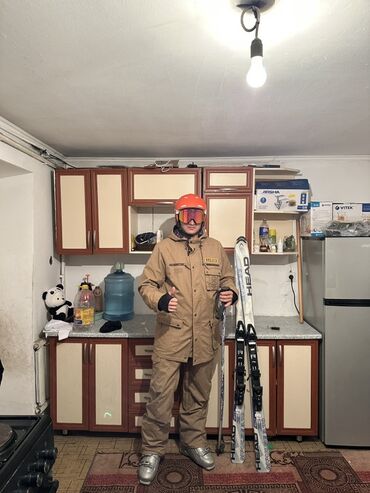 прикормочный кораблик с эхолотом и gps: Куртка, 3XL, Б/у, С утеплителем, Внутренние и внешние карманы, Затяжка внизу куртки, Манжеты на рукавах